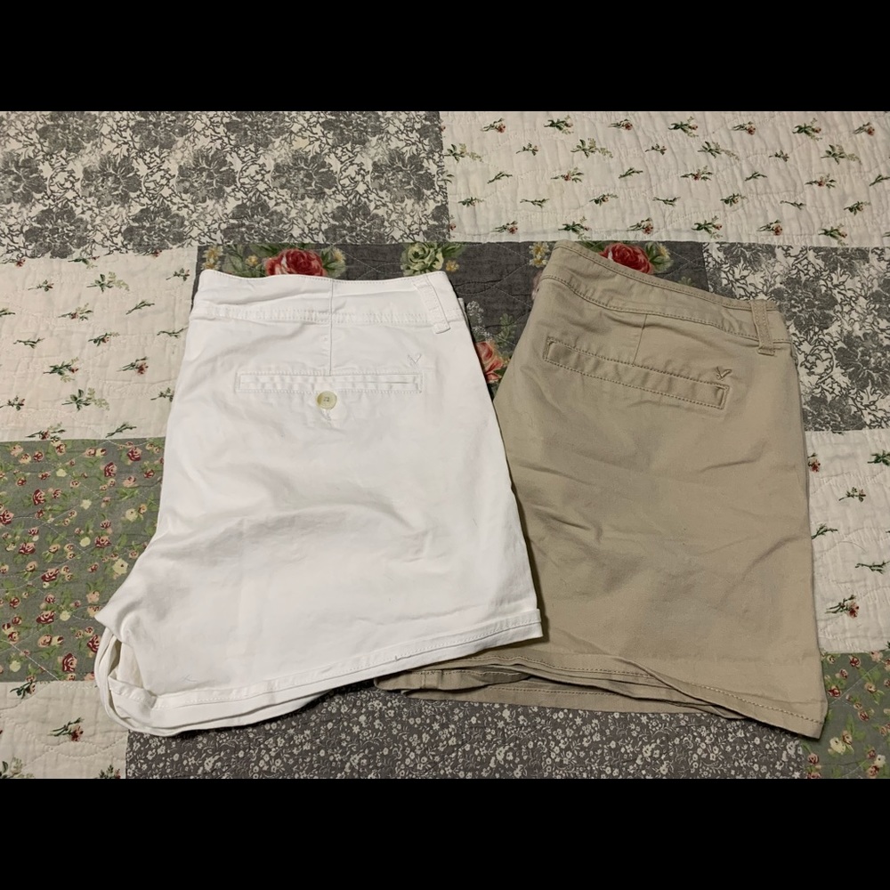 2 pairs women’s American Eagle shorts